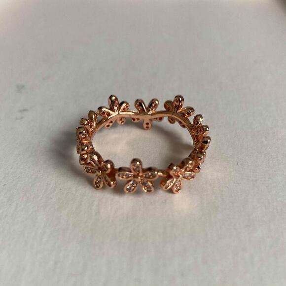 Size 7 Rose Gold Daisy Flower Crown Ring - Picture 4 of 10